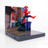 Figura de Spiderman en diorama con escena de callejón, los escenarios son unibles y se conectan entre sí con los otros personajes de la coleccción MARVEL y puedes intercambiar personajes entre si.